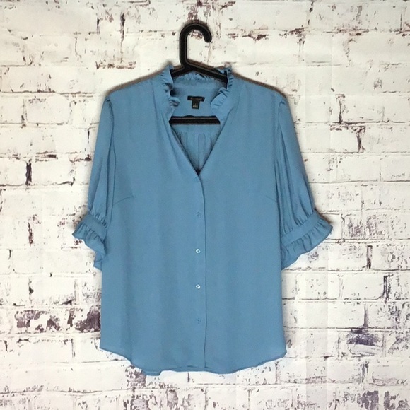 ✨Ann Taylor Blue Flutter Sleeve Button Down Shirt - Picture 2 of 5